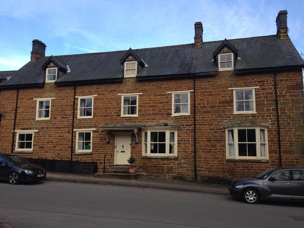 Kendal House B&B Towcester Bagian luar foto